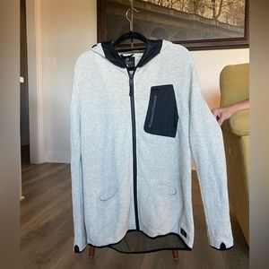 Men’s Coldsmoke jacket with black accents and zipper pockets